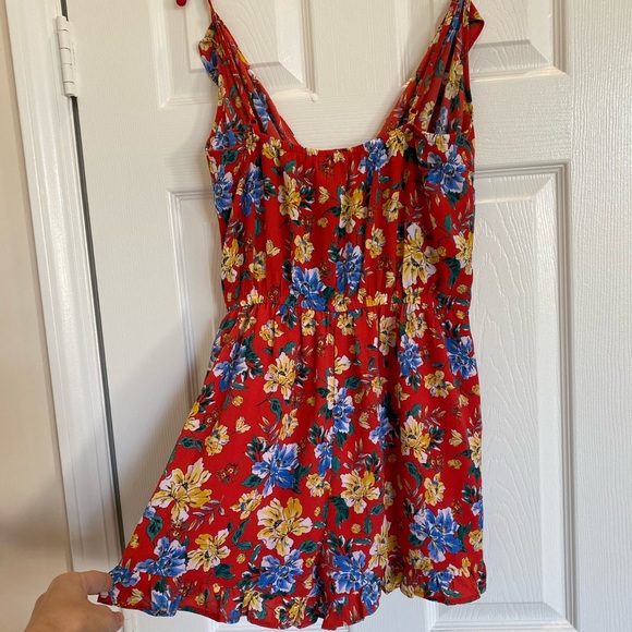 NWT Floral Romper with Ruffled Hem - Picture 3 of 4